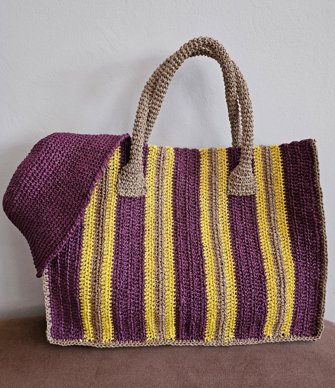 Plaj çantasi ve şapka